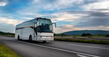 Полицијата одзеде автобус на автопатот Велес-Скопје кој превезувал ученици од екскурзија, даден на вонреден технички преглед