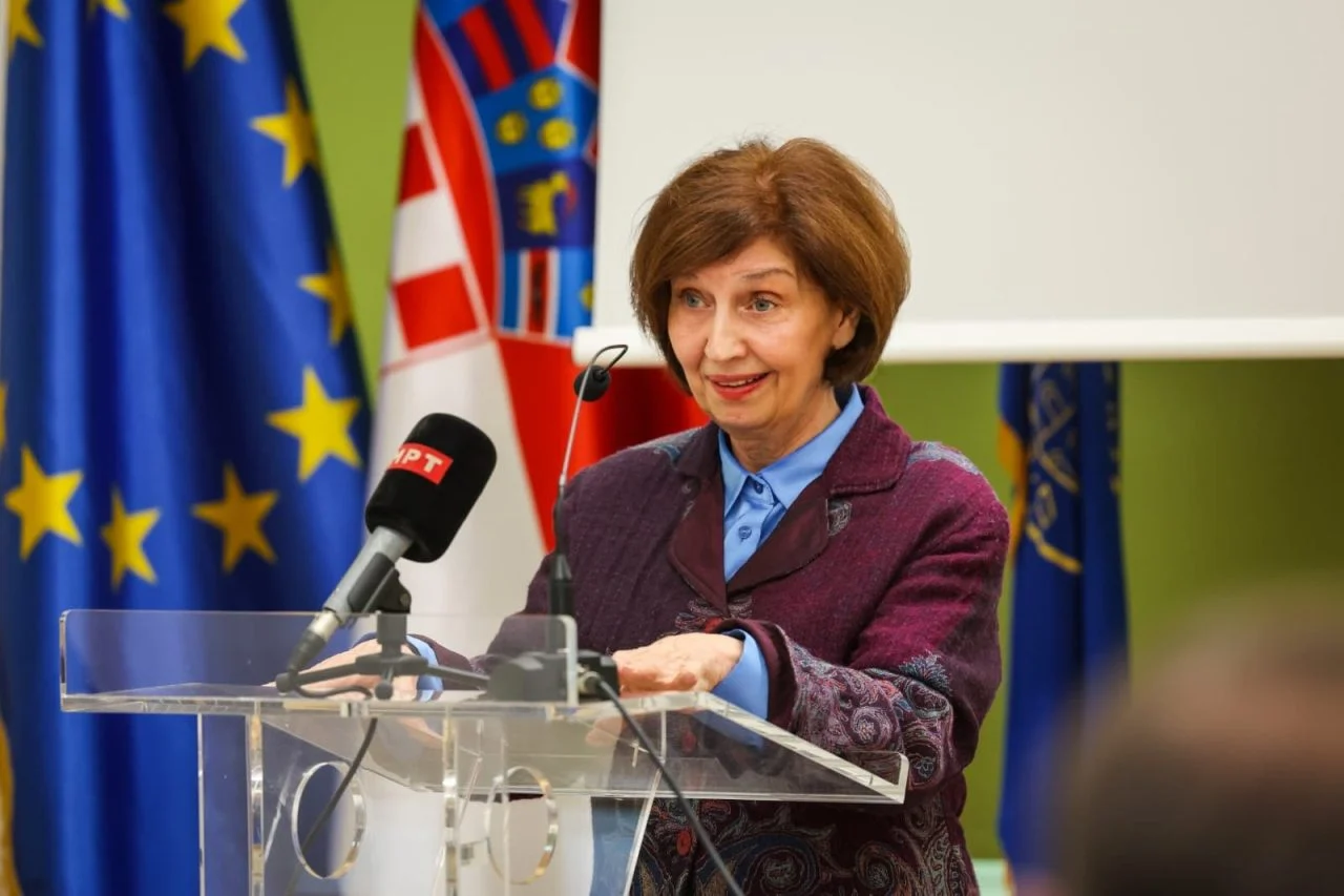 Сиљановска-Давкова пред студентите во Загреб: ЕУ патот на Македонија полн со парадокси