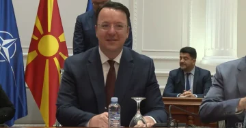 (ВИДЕО) МАКЕДОНИЈА ГО ДОКАЖУВА СВОЕТО МЕСТО КАКО СРЦЕ НА БАЛКАНОТ: Почнуваме со реализација на третата секција од железничкиот Коридор 8, истакна Николоски