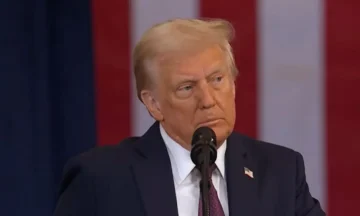 Трамп: Оман ќе се однесува како сите други или ќе мора да ги дигнеме во воздух