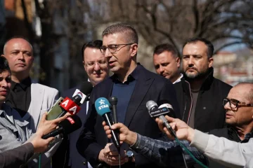 Очекувам во текот на денот намалување на нафтените деривати за 2,5 денари по литар, истакна Мицкоски