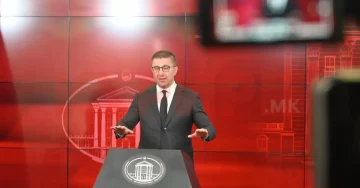 Премиерот Мицкоски во посета на фабриката КОСТАЛ Македонија