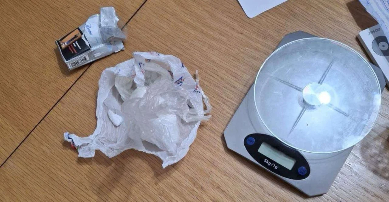 Британец и петмина скопјани приведени со дрога во Скопје