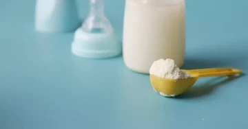 АХВ: Превентивно повлечени одредени серии „Аптамил“ формули за доенчиња