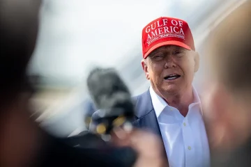 Трамп тврди дека ги одложил нападите врз Иран по „успешни разговори“, Техеран остро демантира