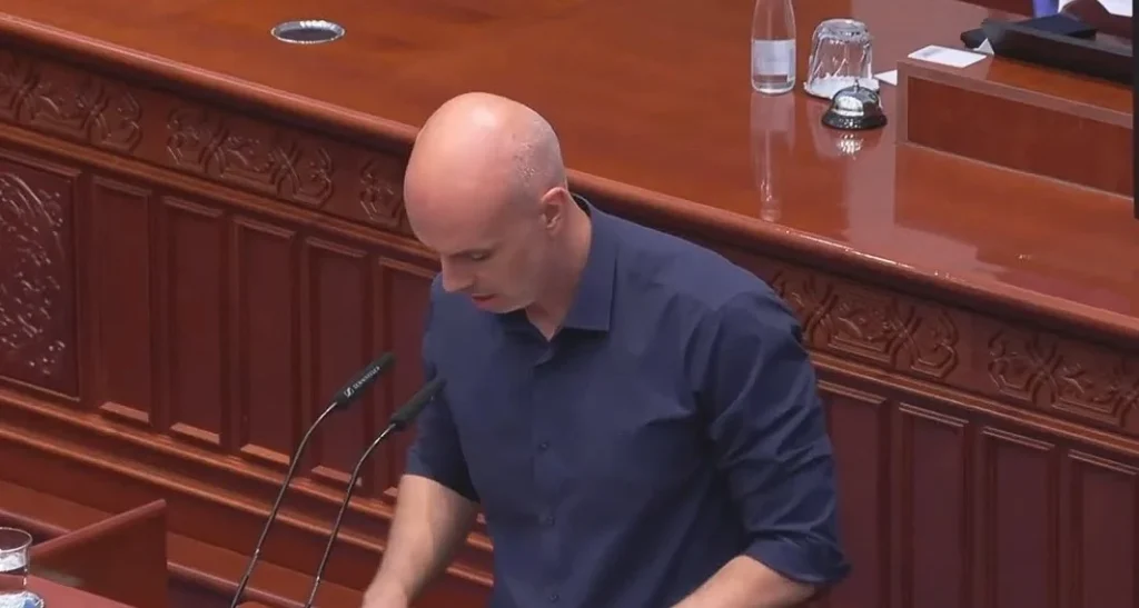 (Видео) Крмов: Коалицијата повторно проработи, ДУИ и ДПМНЕ го прошверцуваа Изборниот законик во собраниска процедура