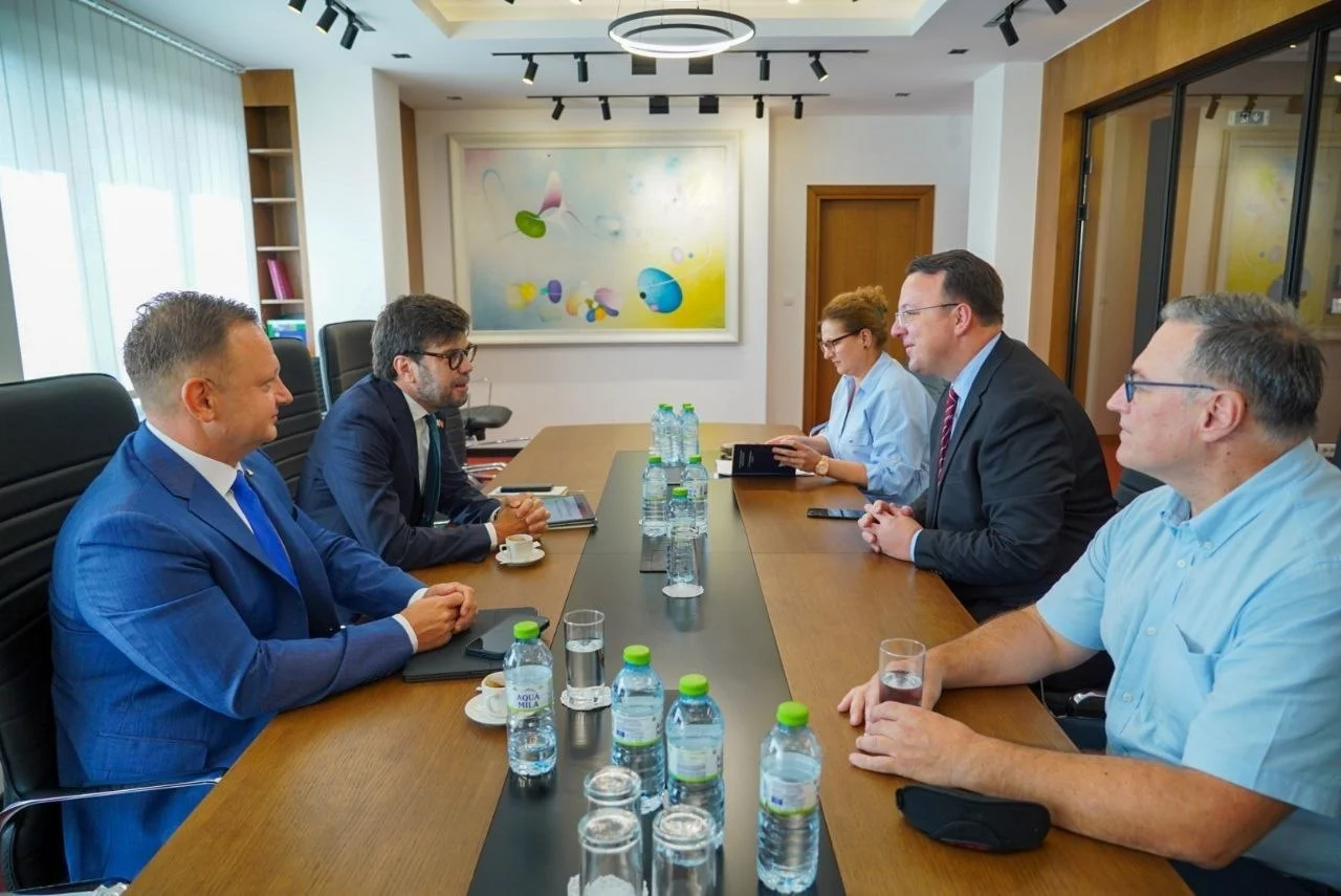 Николоски-Медина: Македонија бележи силен развој на авиосообраќај и по број на операции и по број на патници