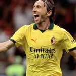 Модриќ му ‘дојде на нозе’, му го даде светиот дрес и се обидува да го наговори да играат заедно