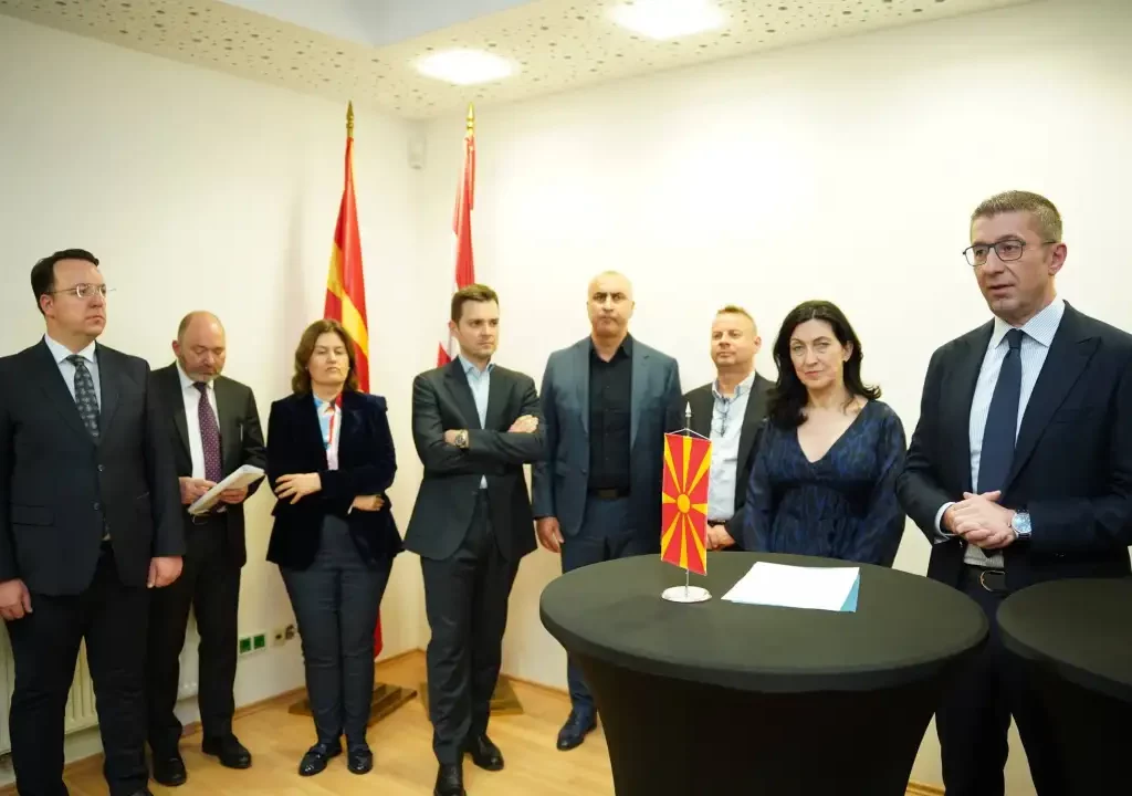 Мицкоски ги повикал иселениците во Виена „да размислат за враќање“