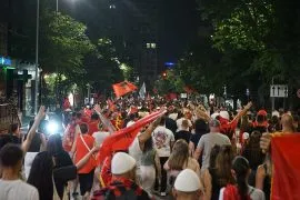 Фламинго револуција: Нов масовен протест во Тирана со барање за оставка на Еди Рама