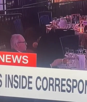 ХИТ ВИДЕО: Човек мирно си јаде додека трае хаосот во хотелот „Вашингтон Хилтон“