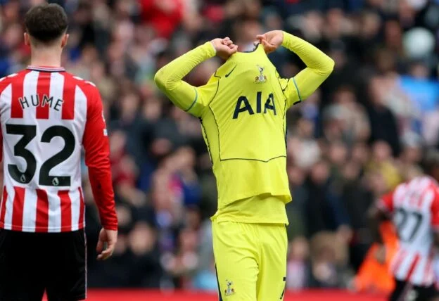 (Видео) Црно му се пишува на Тотенхем