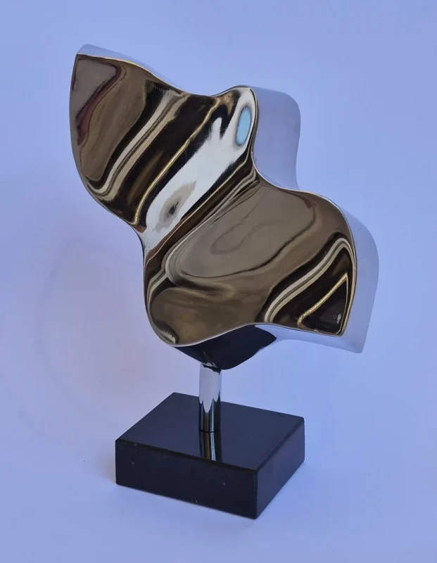 „Помеѓу одразите“ – изложба на скулптури на проф. д-р Слободан Милошески