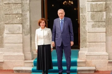 Сиљановска-Давкова во Истанбул: Разговори со Ердоган за економија, безбедност и билатерална соработка