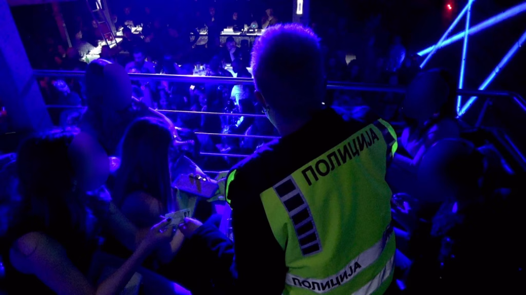 АКЦИСКИ КОНТРОЛИ ВО СКОПЈЕ И ОХРИД: Малолетници пиеле алкохол и биле во кладилница, вербално нападнати полицајци