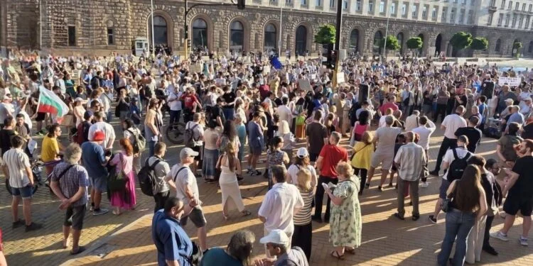 Прв протест против владата на Румен Радев