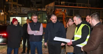 СЕ РАБОТИ И НАВЕЧЕР: Мицкоски и Ѓорѓиевски на увид на првата фаза од подземната сообраќајница на булеварот „Македонија“