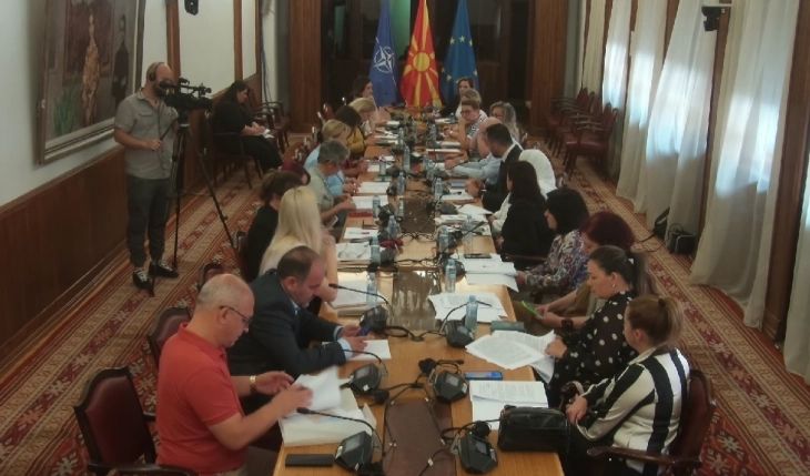Собраниската комисија за образование, наука и спорт ќе продолжи во 14 часот