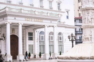 ВМРО-ДПМНЕ: Немаше се за што да се фатите, па испративте соопштение за на Мицкоски часовниците – премиерот и Филипче се небо и земја