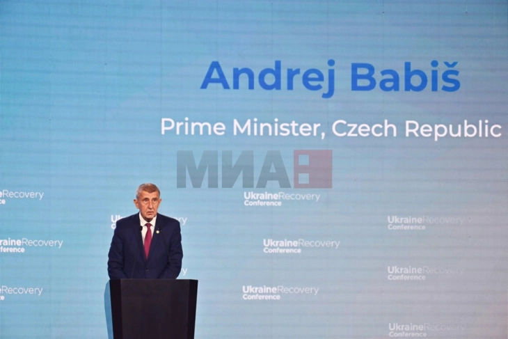 Бабиш: Повеќе оружје значи повеќе убивања, приоритет мора да биде мирот во Украина