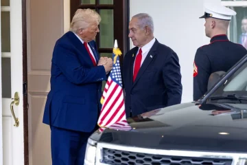„ЌЕ ОСТАНЕШ САМ“: Трамп го предупреди Нетанјаху да не започнува војна со Иран