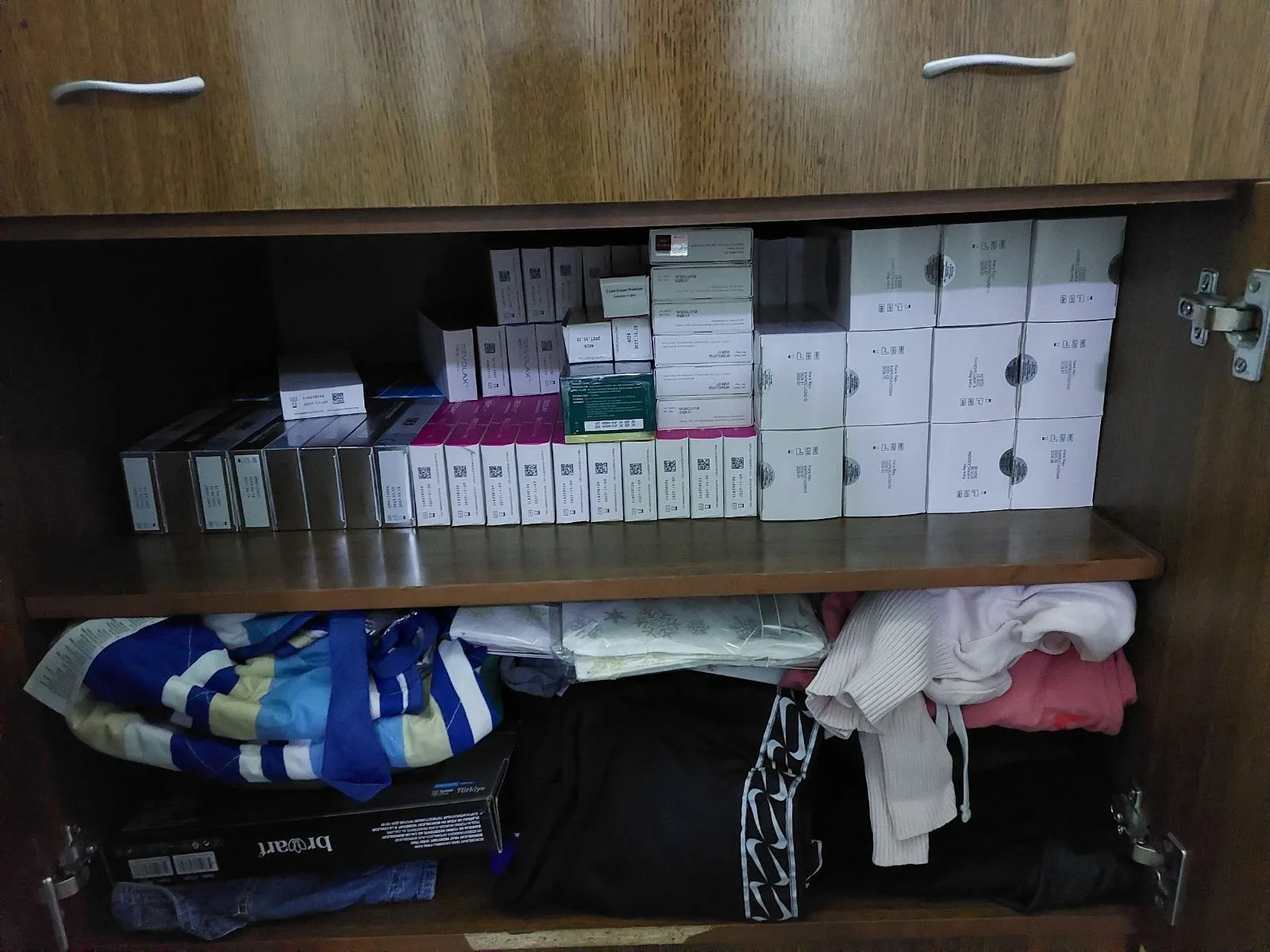 Лишени од слобода 14 лица, сузбиени организирани криминални групи за нелегална продажба на лекови и медицински помагала