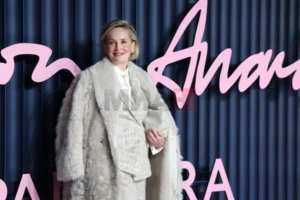 ВИДЕО: Шерон Стоун се расплака на балот во Виенската опера