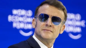 Поради очилата на Емануел Макрон падна серверот на веб-страницата на францускиот луксузен бренд