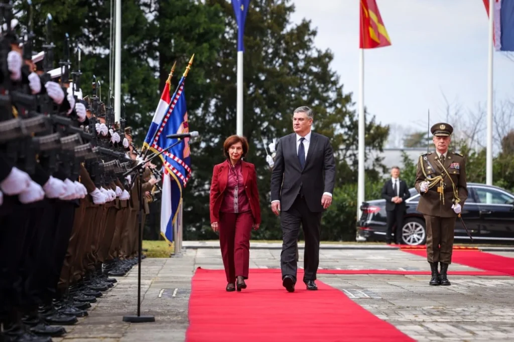 Сиљановска-Давкова по средбата со Милановиќ: Нема место за двојни стандарди во евроинтегративниот процес