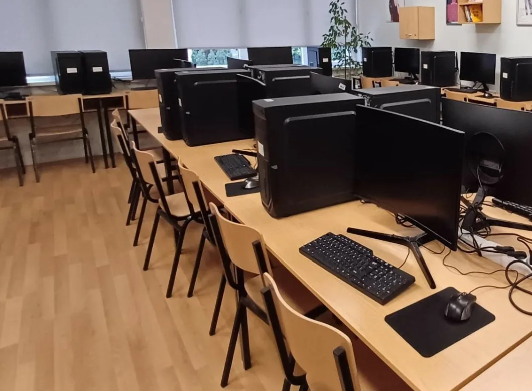 Утре започнува електронското запишување на учениците во јавните средни училишта