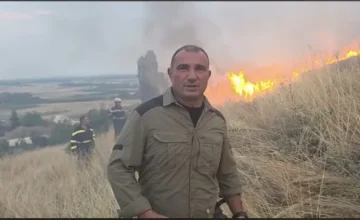 (ВИДЕО) ВО ЖИВО ОД ЛОЗАНИ: Пожарот се приближи до куќите, пожарникари и жители спречуваат катастрофа