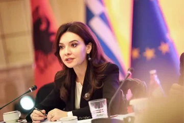 АЛБАНСКАТА МИНИСТЕРКА ЗА НАДВОРЕШНИ РАБОТИ ВО ПОСЕТА НА СКОПЈЕ: Ќе биде пречекана од Муцунски