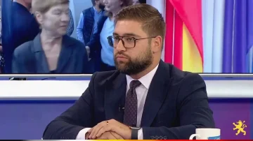 Манасиевски со аргументи до Кузеска: Вие сте предавници, ние имаме јасен став, измена на Устав под бугарски диктат не може
