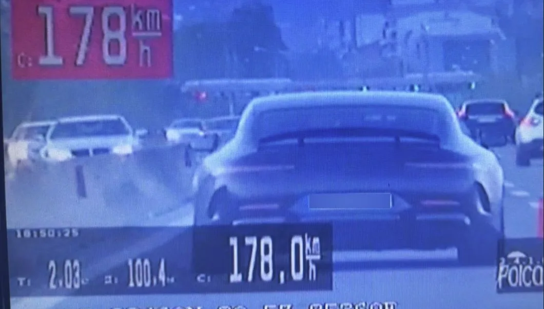 (ФОТО) Со полициски пресретнувач санкциониран возач кој управувал возило со брзина од 178 км на час надвор од населено место каде дозволената брзина е 80 км на час, возилото е одземено