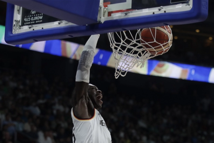 Шредер суспендиран три натпревари поради обид да го удри Дончиќ