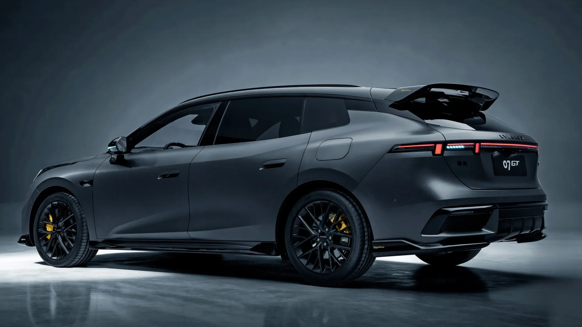 Lynk & Co 07 GT: Првиот караван на брендот доаѓа со робот асистент и PHEV погон