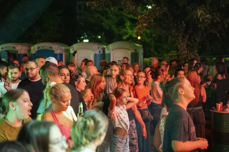 (Фото) Спектакуларен почеток на AERO Street Food Festival: илјадници распеани грла, полни штандови и незаборавна атмосфера