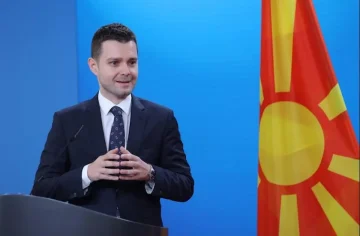 СЕ ВОДАТ РАЗГОВОРИ „ПОД РАДАРОТ“ ЗА ДЕБЛОКАДА НА ЕВРОИНТЕГРАЦИИТЕ: Се работи на трајно и одржливо решение, но не по секоја цена, открива министерот Муцунски