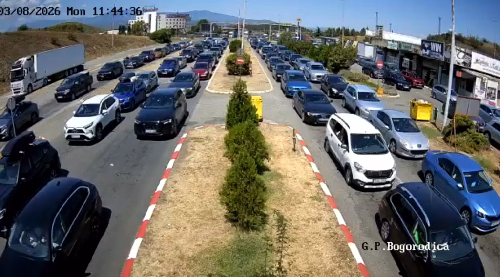 ГОЛЕМ МЕТЕЖ НА ГРАНИЦА: Над 17.000 лица ја напуштија земјата за 24 часа, километарски колони кон Грција
