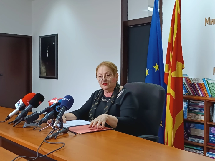 Јаневска: Околу 30 ученици испратени на меѓународни научни олимпијади без грижа за трошоци