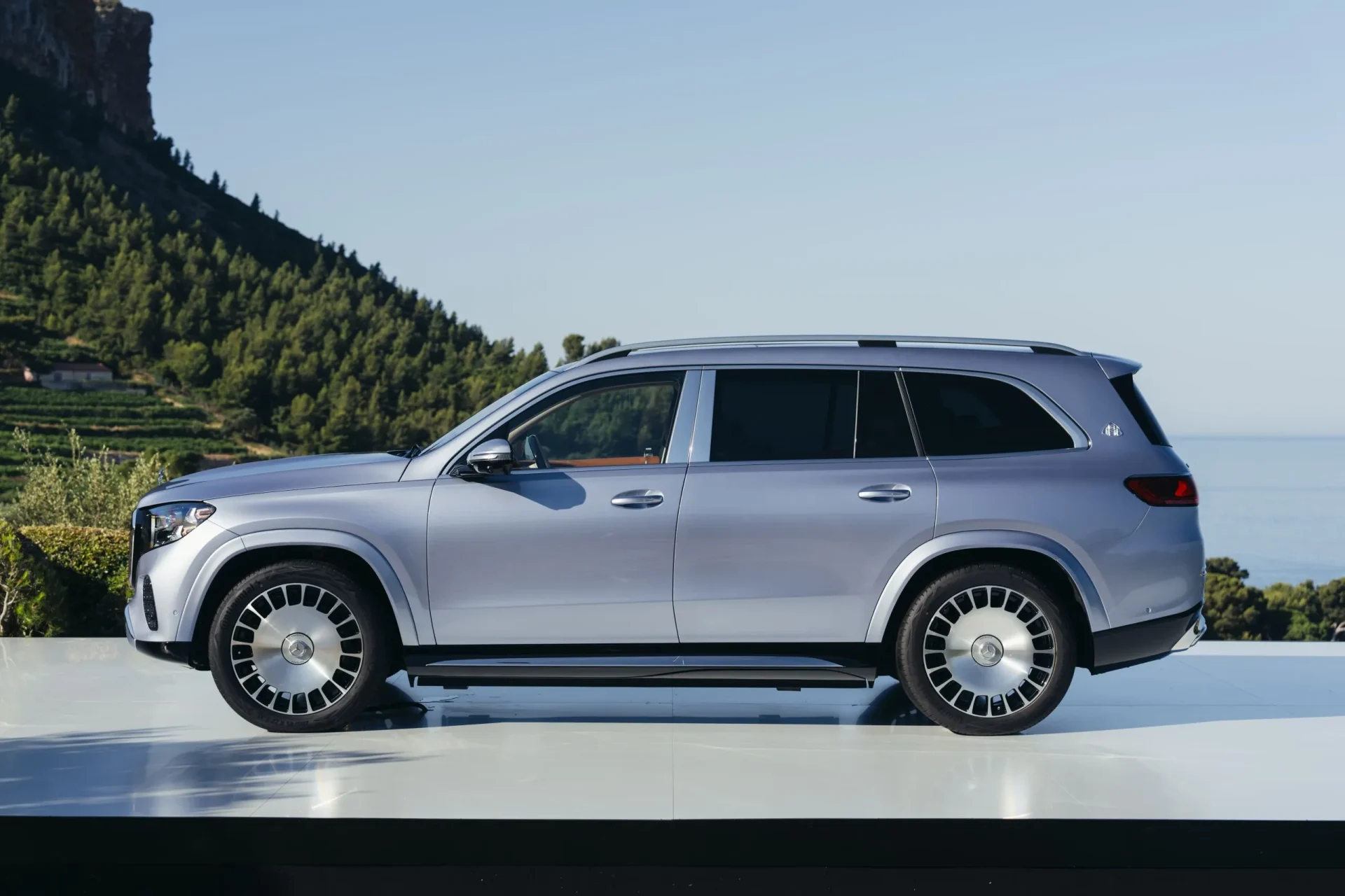 Maybach GLS 680 пристигнува со V8 мотор и уште повеќе луксуз