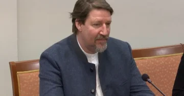 ВАЈЦ БАРА РАЗЈАСНУВАЊЕ ОД ЕП: Ниту една друга кандидатура не e условена со идентитетско-политички прашања