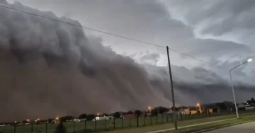 (ВИДЕО) СИЛНИ ВЕТРОВИ, ГРАД И ГРМОТЕВИЦИ: Буенос Аирес под закана од опасна бура