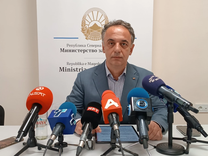 Алиу: Обезбедуваме 100 нови амбулантни возила за јавните здравствени установи низ државата – објавена е јавната набавка