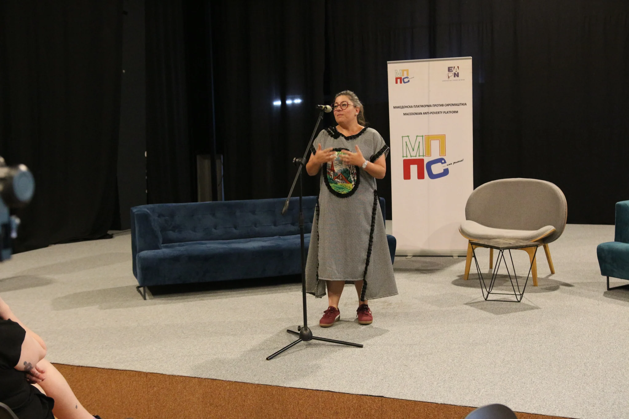 Новинарката на Радио МОФ Магдалена Стојмановиќ-Константинов меѓу добитниците на наградата „Гласник на невидливите“