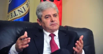 Скоро четвртина век со Ахмети: Повторно избран за претседател на партијата — реформите застанати, а партијата тоне