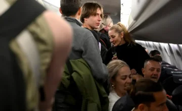 Македонски државјани евакуирани од Израел со специјален лет на „Ер Србија“, синоќа пристигнаа во Белград