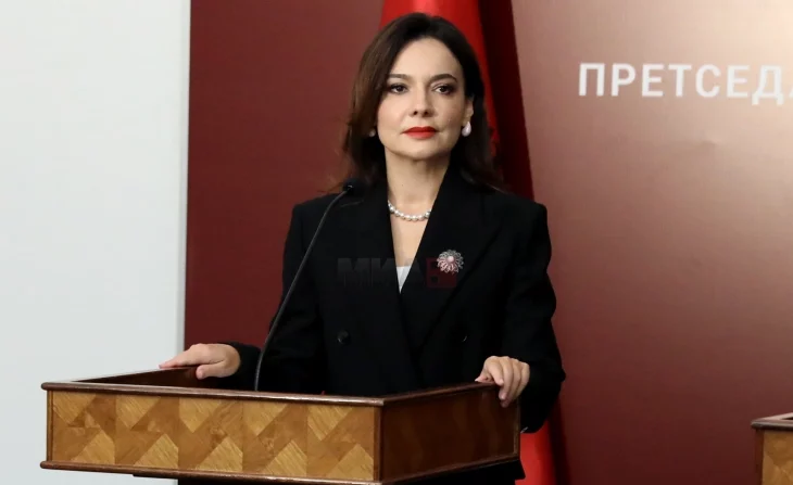 Албанската министерка Спиропали во официјална посета на Скопје