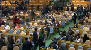 Десетици делегати демонстративно ја напуштија салата на Генералното собрание на ОН на почетокот на говорот на Нетанјаху