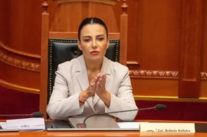 Судот потврди дека вицепремиерката на Албанија не смее да ја напушти државата и е под суспензија